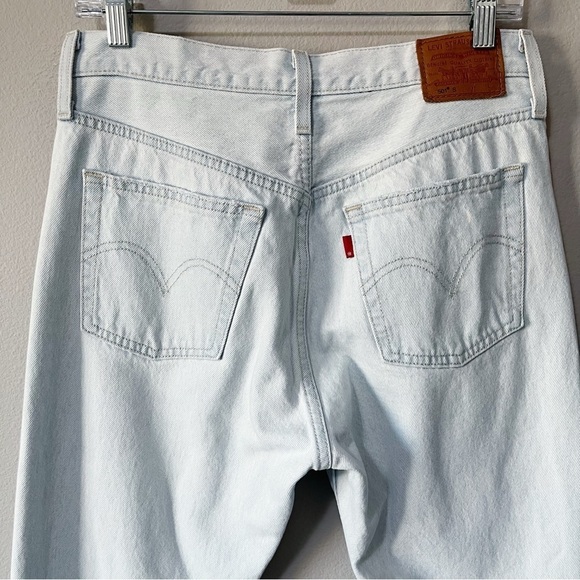 Levi’s Women’s Size 28 Red Tab 501 Skinny Straight Jeans Destructed Light Indigo - Picture 11 of 16